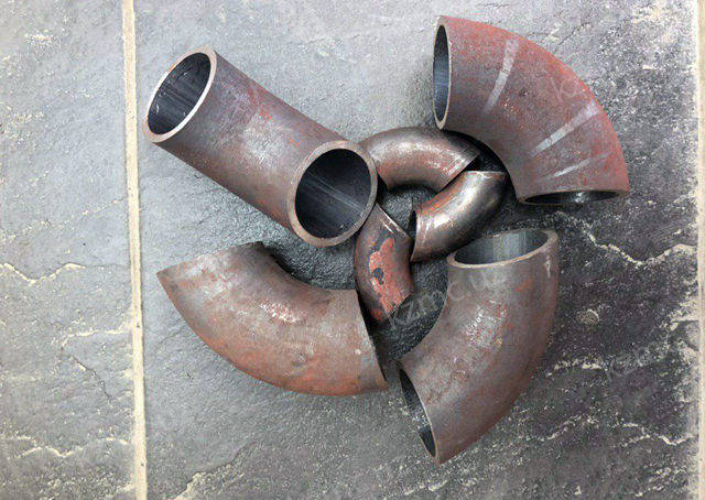 Бесшовный отвод 90 ̊ 273х17 ст20